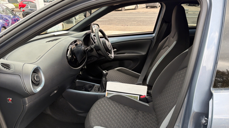 Toyota Aygo X 1.0 VVT-i Edge 5dr Petrol Hatchback